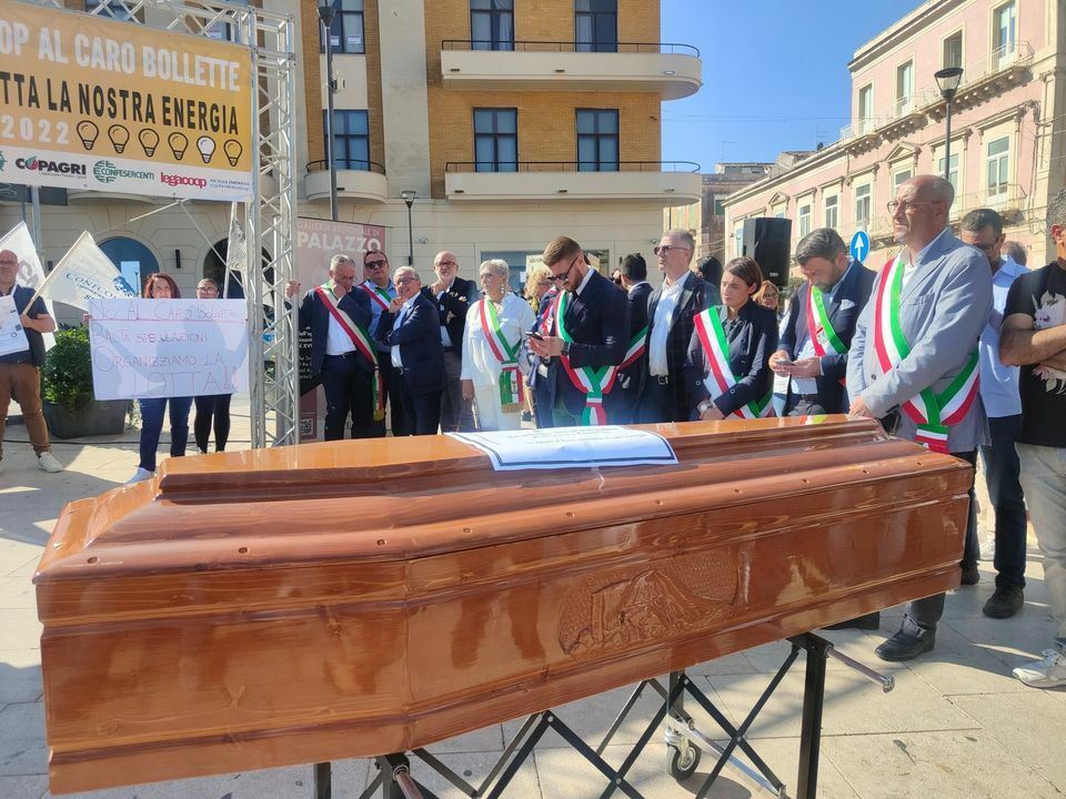 Bara di protesta Siracusa caro bollette