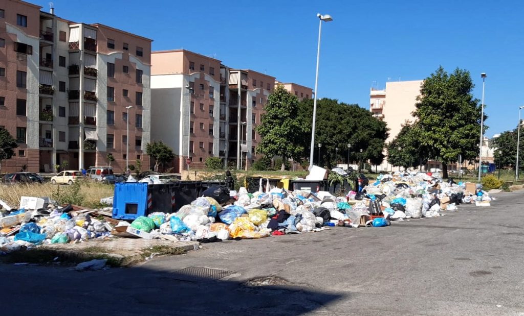 Barricate di spazzatura rione Marconi
