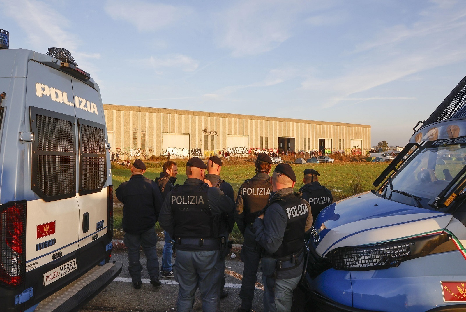 ++ Rave Party: agenti tentano trattativa con gli occupanti ++