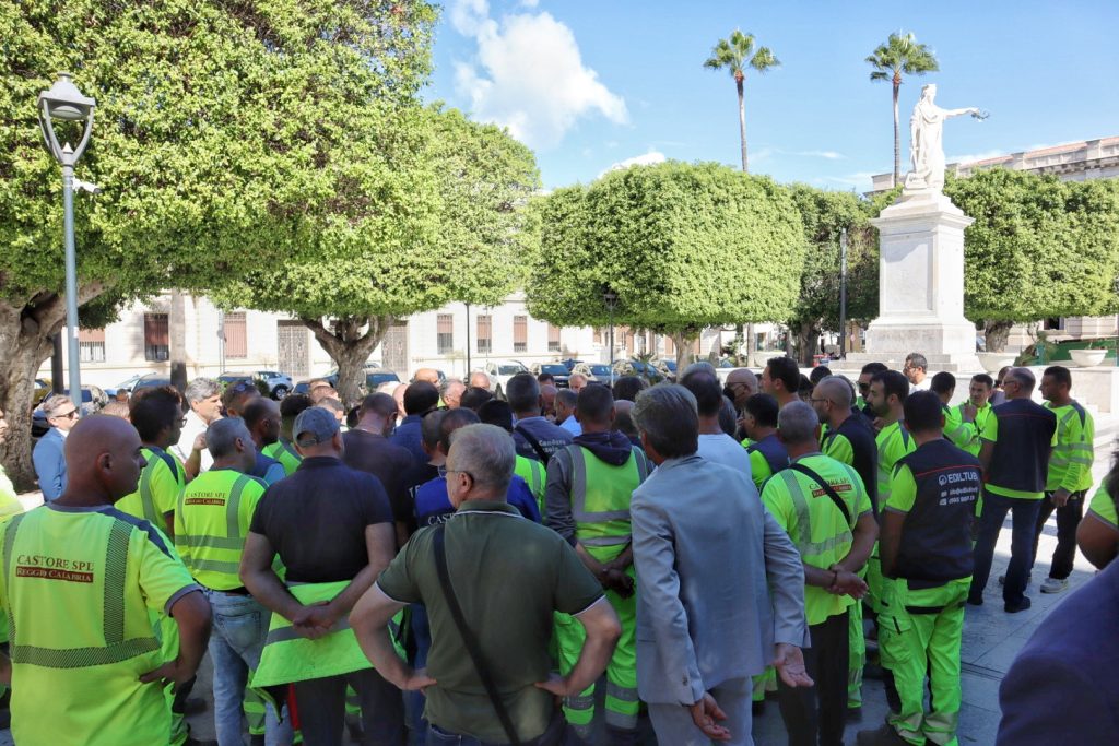 Protesta dipendenti Castore Reggio Calabria