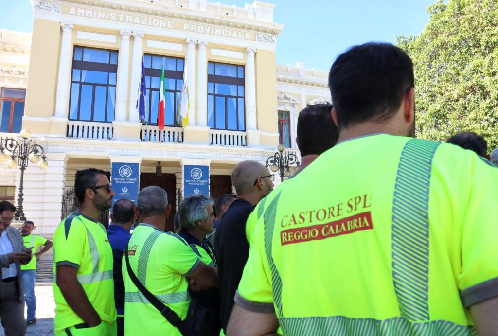 Protesta dipendenti Castore Reggio Calabria