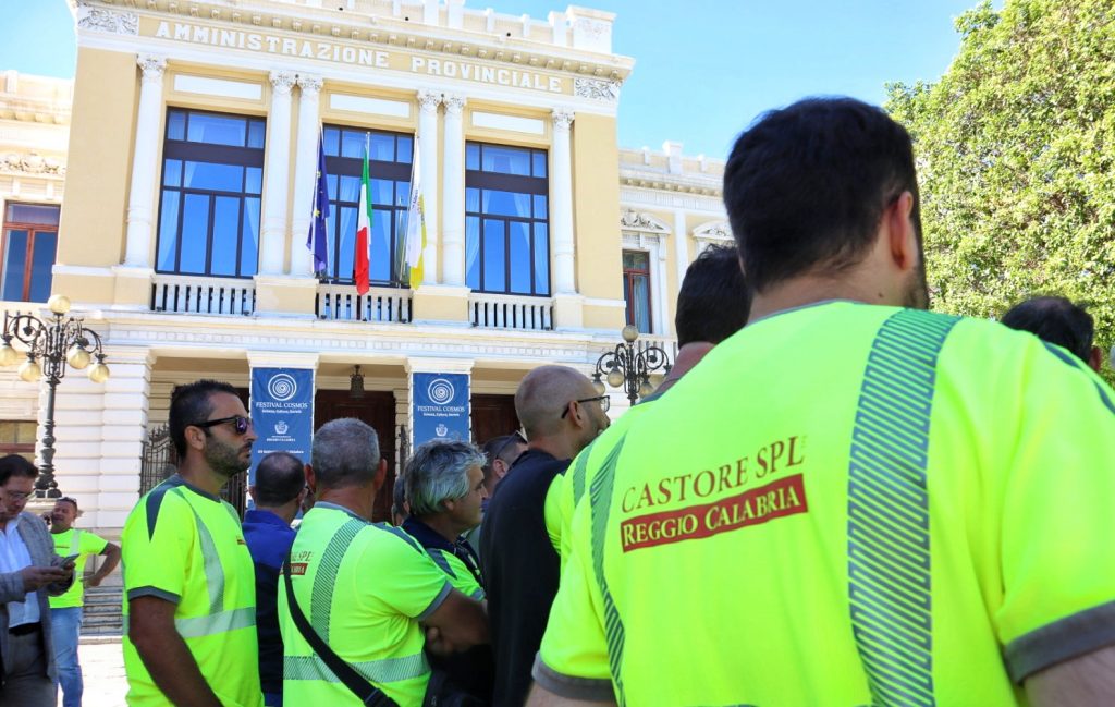 Protesta dipendenti Castore Reggio Calabria
