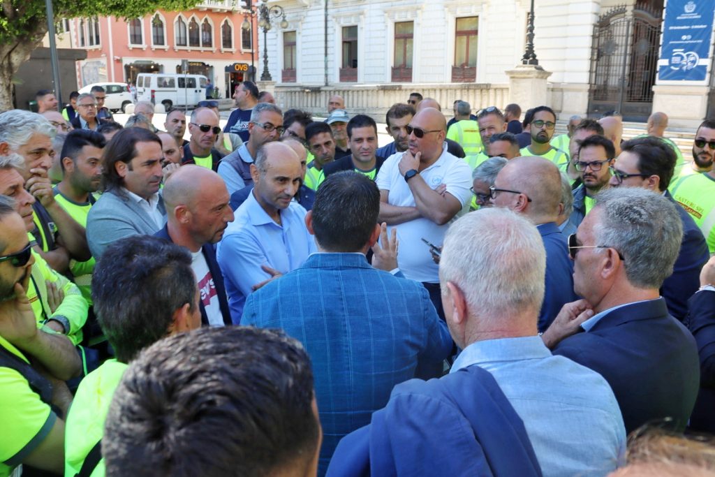 Protesta dipendenti Castore Reggio Calabria