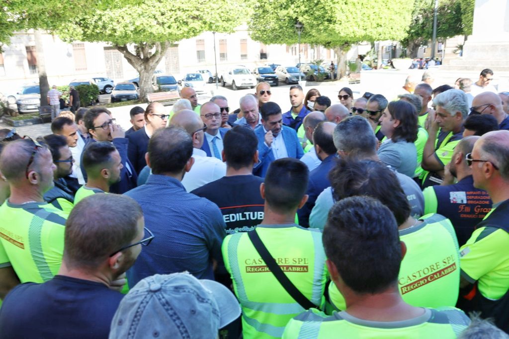 Protesta dipendenti Castore Reggio Calabria