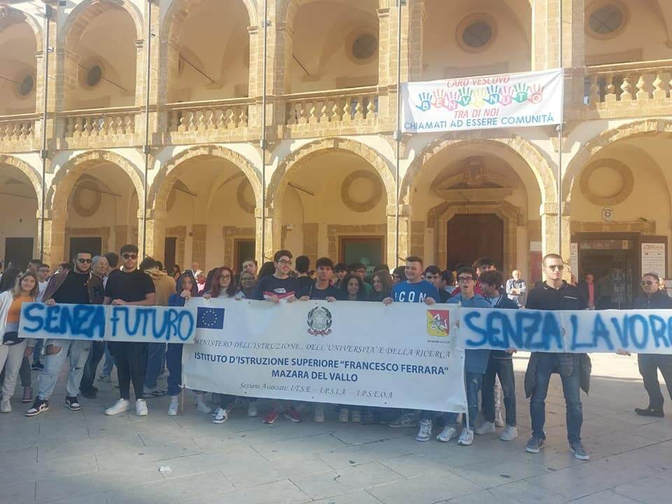 Proteste Mazara del Vallo caro bollette (1)