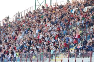 Reggina-Cosenza tifosi Tribuna Granillo ola