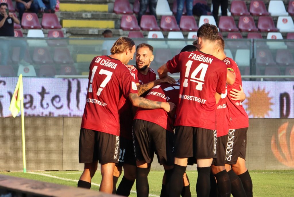 Reggina-Cosenza esultanza gol Pierozzi