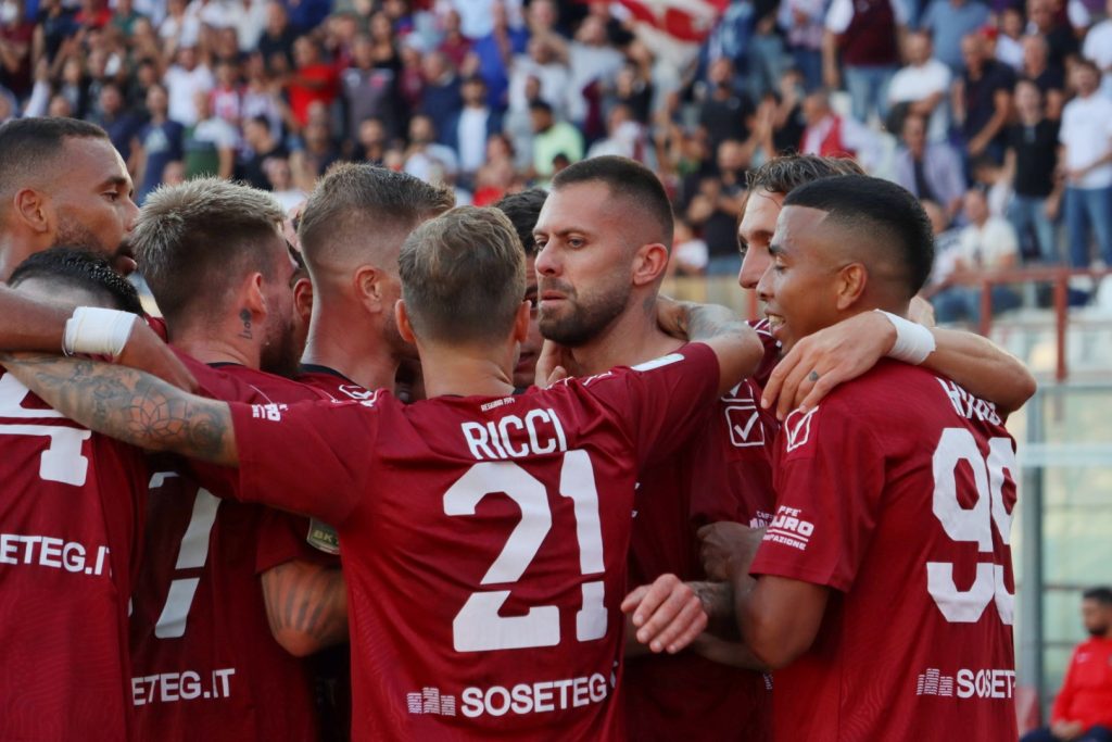 Reggina-Cosenza esultanza gol Menez