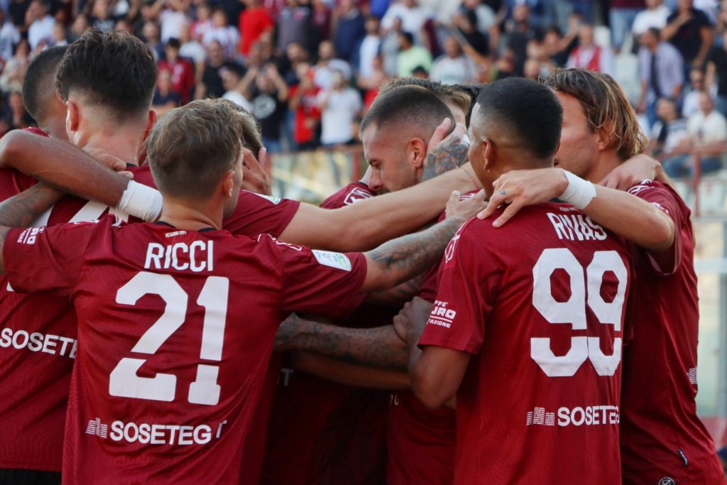 Reggina-Cosenza esultanza gol Menez