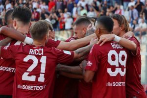 Reggina-Cosenza esultanza gol Menez