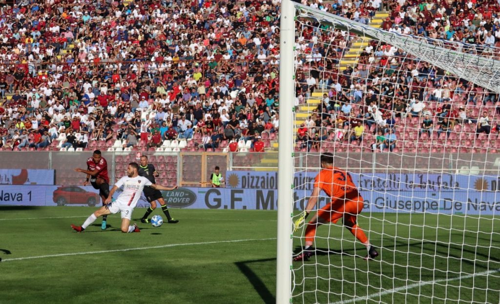 Reggina-Cosenza gol Rivas (2)
