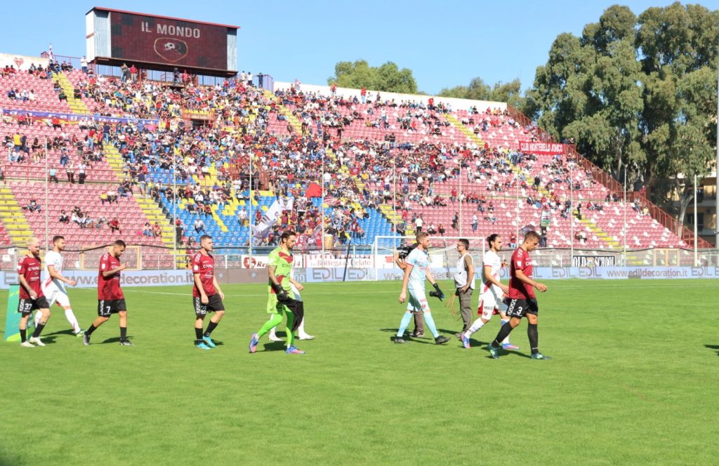 Reggina-Perugia ingresso in campo