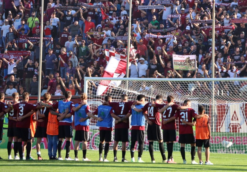Reggina-Perugia coro finale squadra curva sud granillo