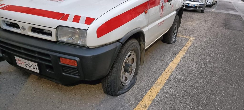 atto vandalico croce rossa messina