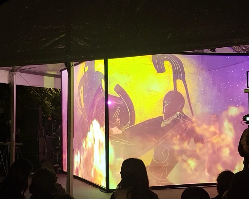 bronzi50 cube stage