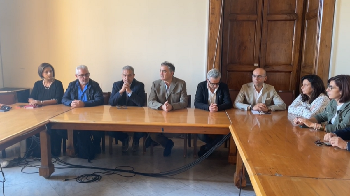 conferenza gruppi basile sindaco