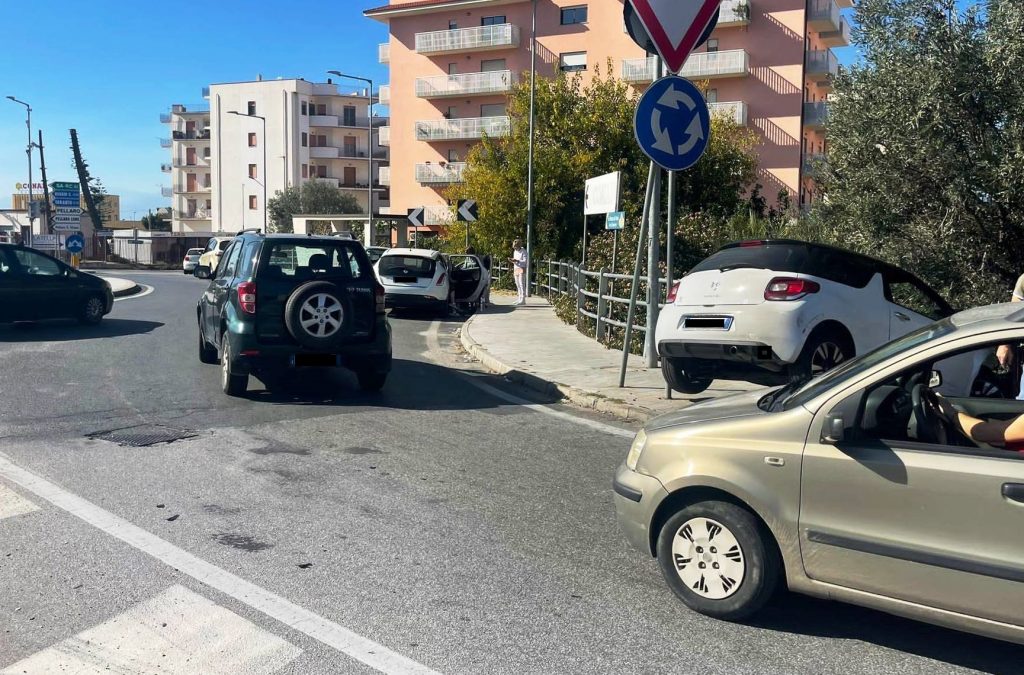 incidente rotatoria pellaro 24 ottobre 2022