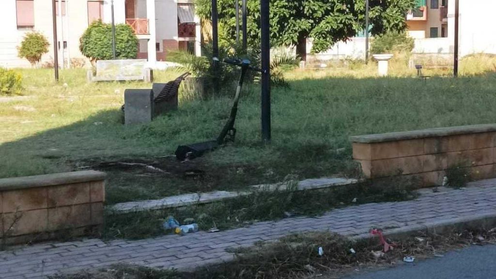 monopattino incendiato rione marconi