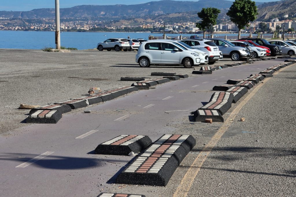 pista ciclabile distrutta reggio calabria