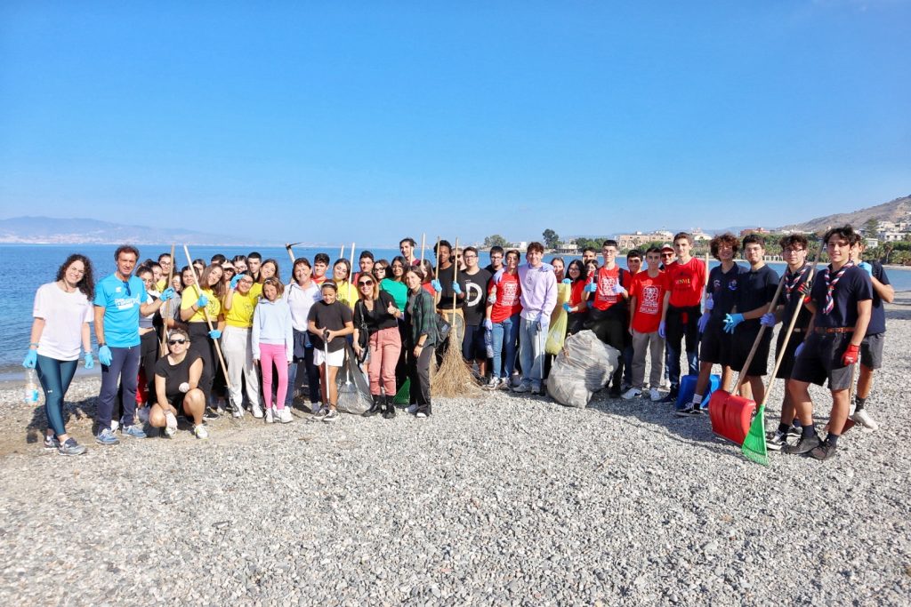 pulizia spiaggia per mediterranea cup