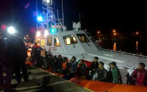 roccella migranti notte