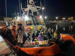 sbarco migranti notte