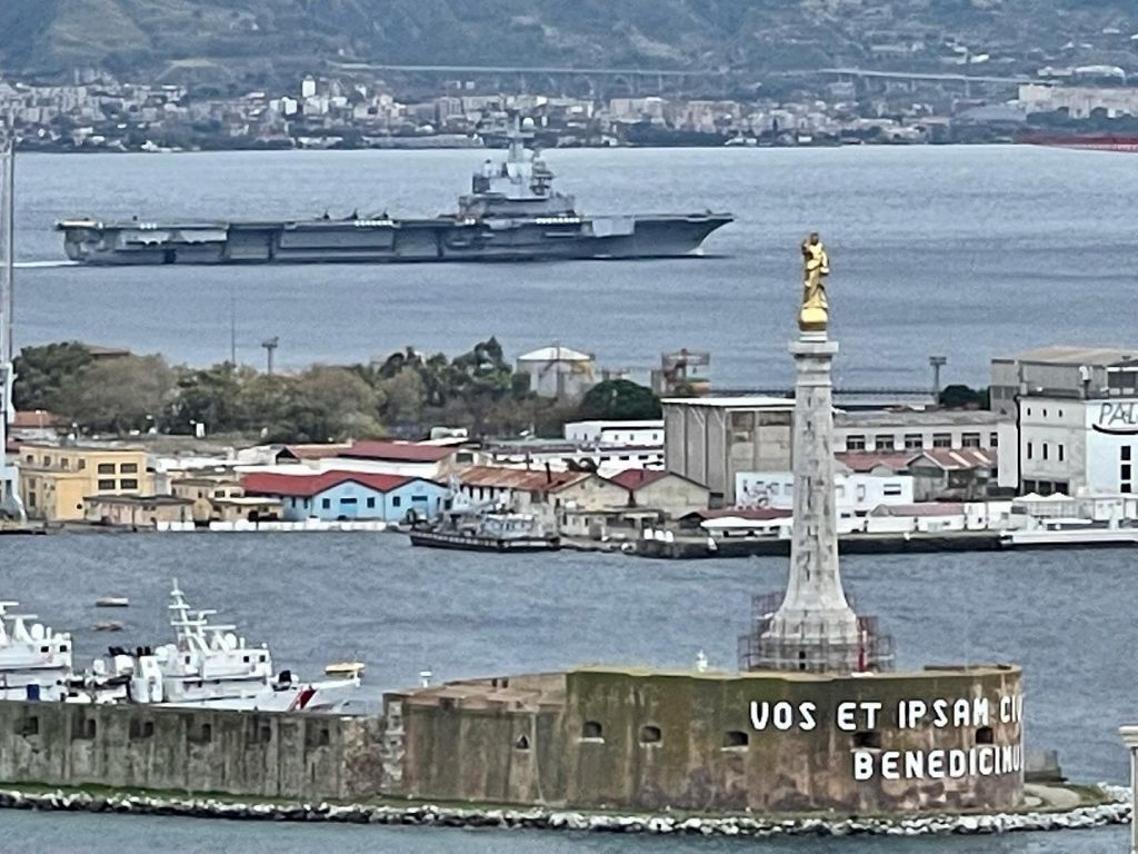 Charles de Gaulle nave stretto 50