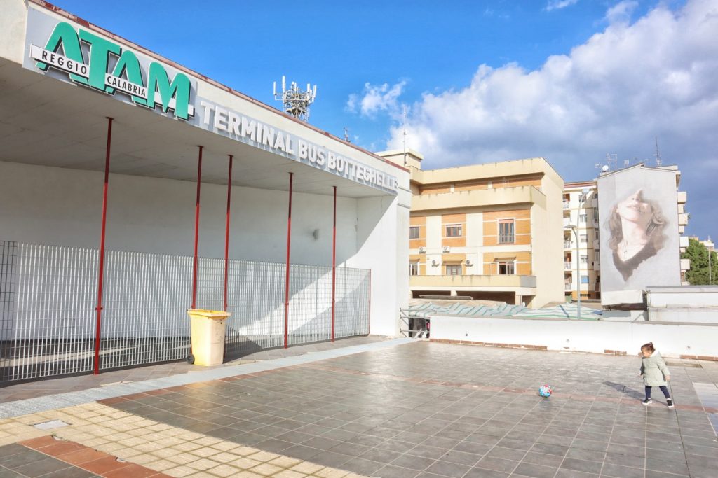 Inaugurazione panchina rossa reggio calabria (6)