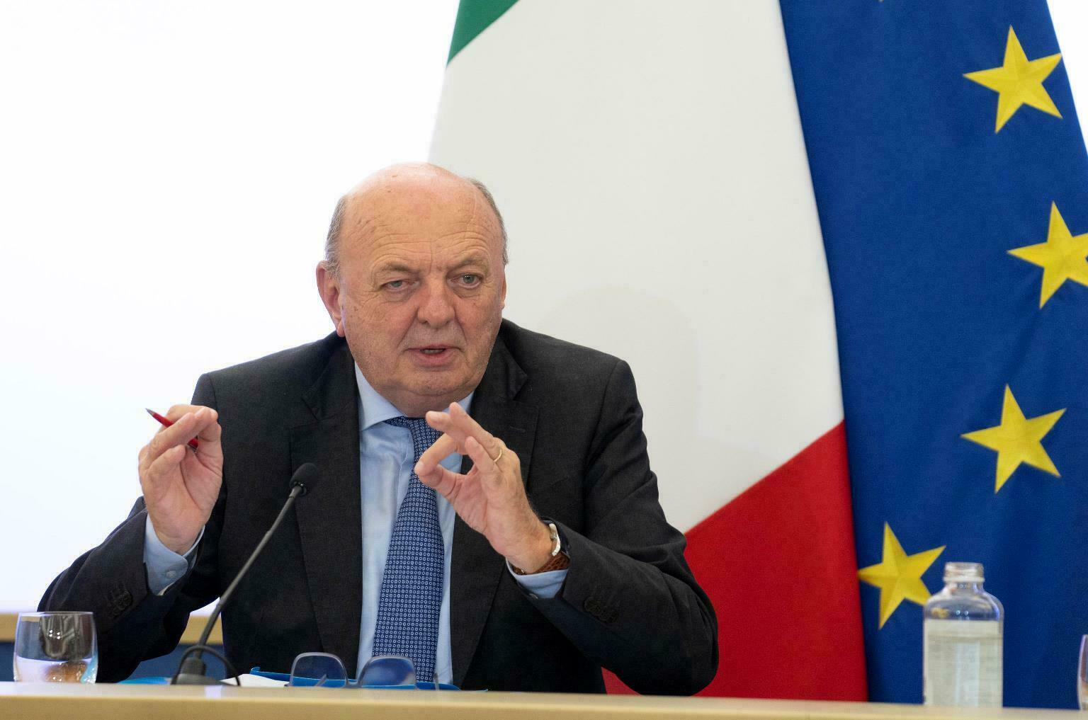 Rincaro prezzi e carenza di gas, perchè l’Italia è il Paese messo peggio in Europa: l’allarme del ministro Pichetto Fratin