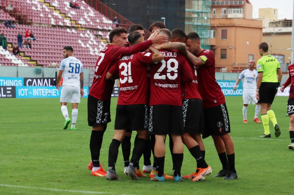 Reggina-Benevento esultanza gol Hernani