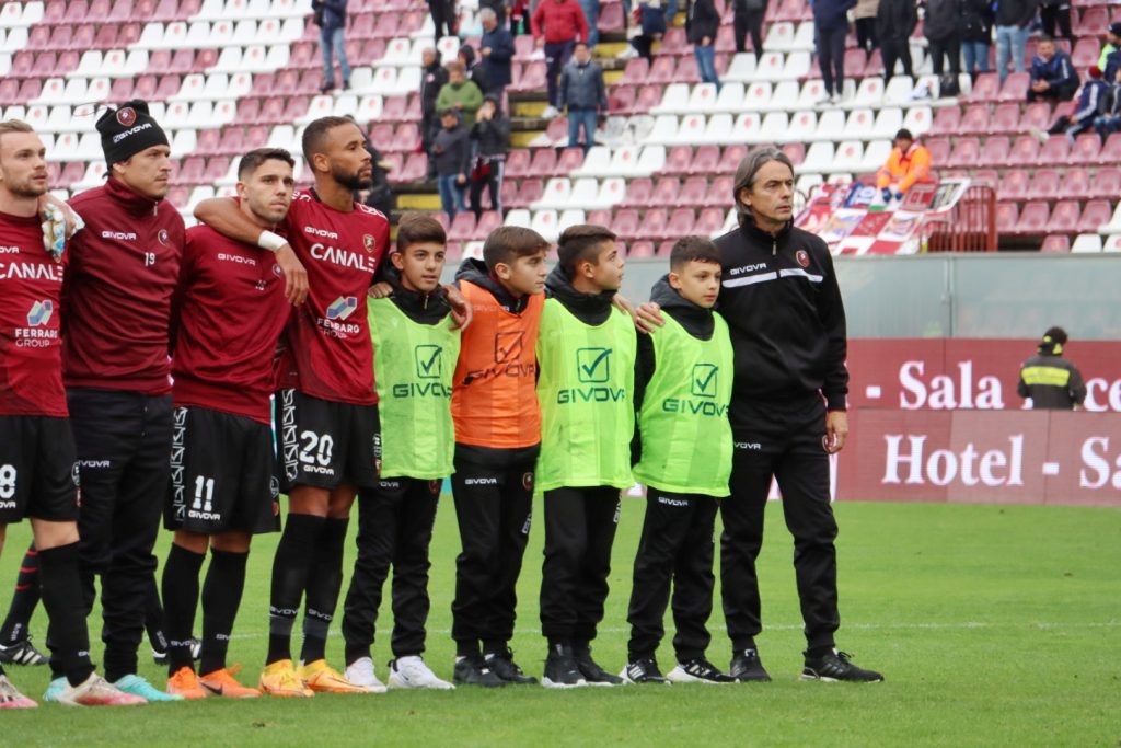 Reggina-Benevento saluto finale squadra Curva