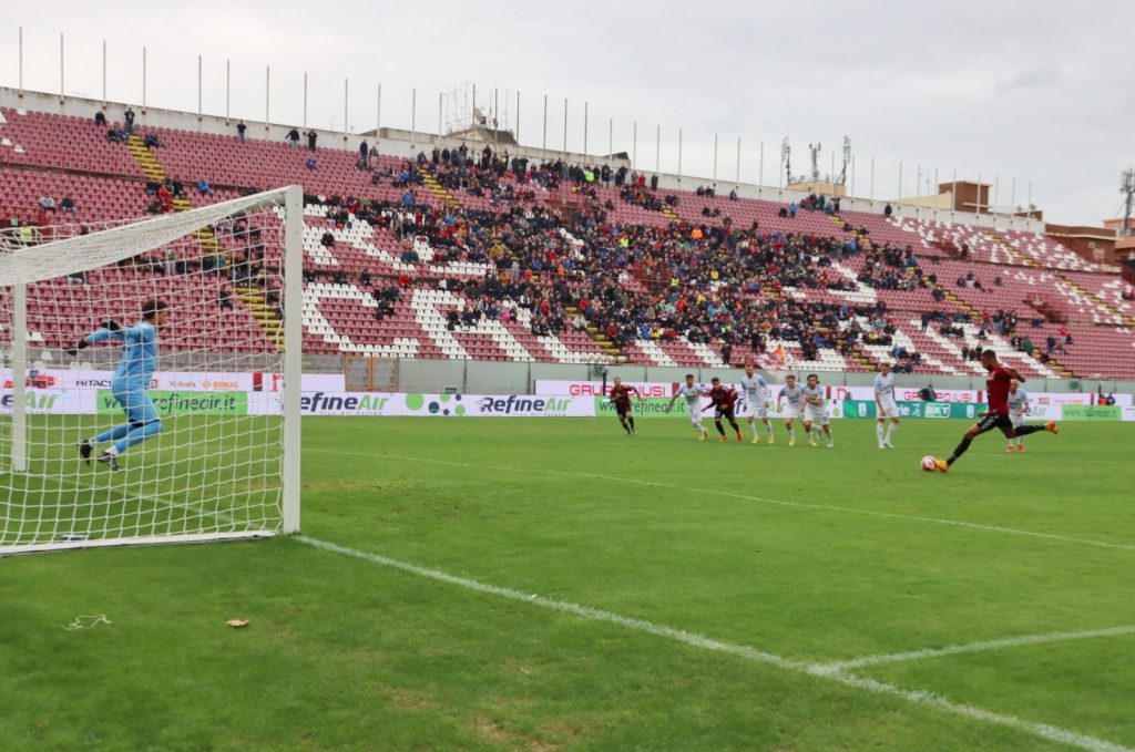 Reggina-Benevento Hernani rigore gol 1-0