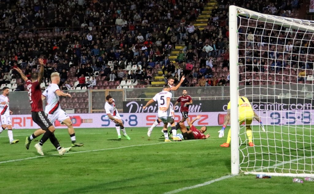 Reggina-Genoa fallo da rigore