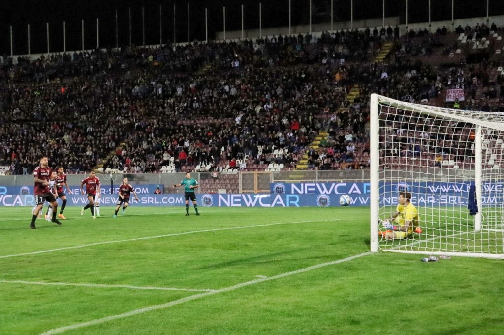 Reggina-Genoa rigore Menez parato