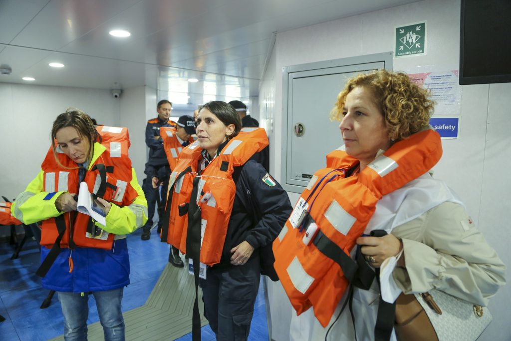 emergenza traghetto nave