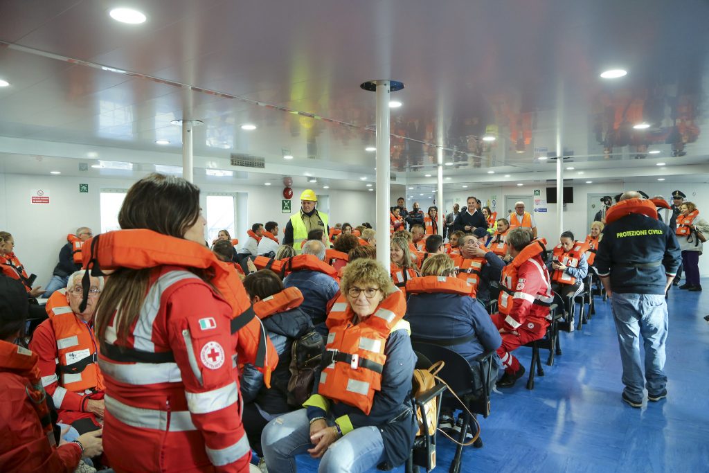 emergenza traghetto nave