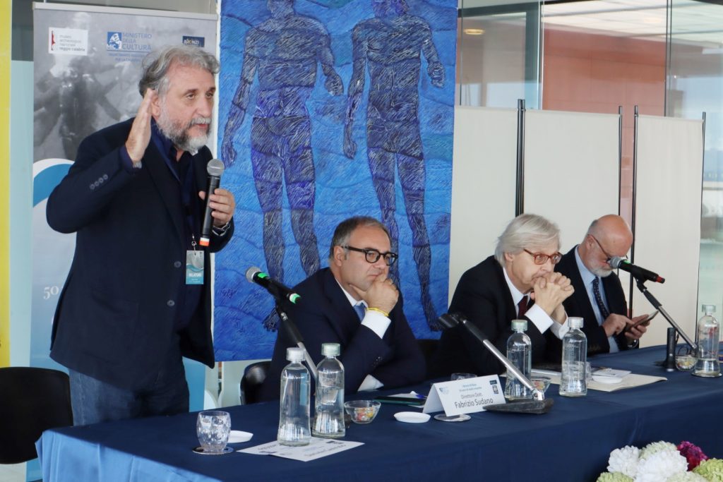 sgarbi al museo di reggio calabria