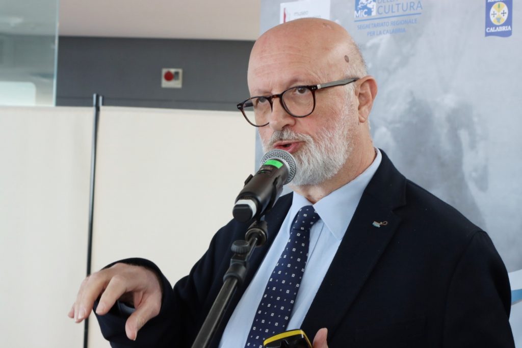 sgarbi al museo di reggio calabria
