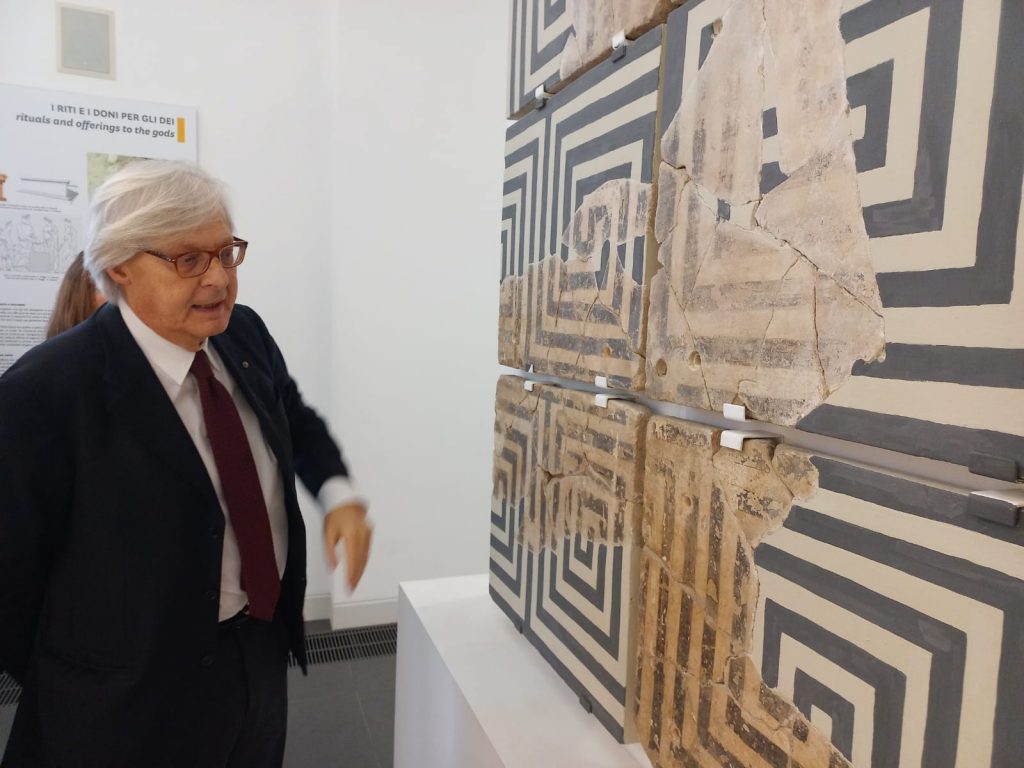 sgarbi visita i bronzi di riace