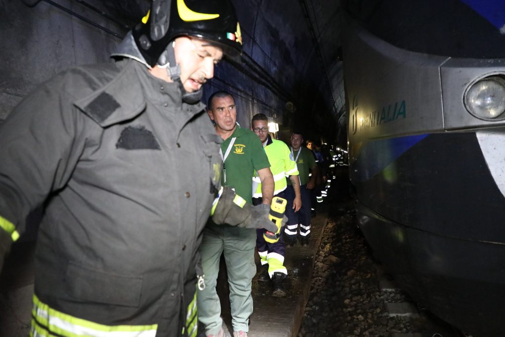 treno galleria incidente traffico stop bunari ferrovia