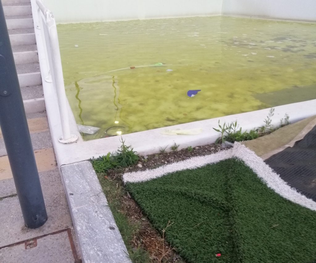Acqua sporca cascata Waterfront