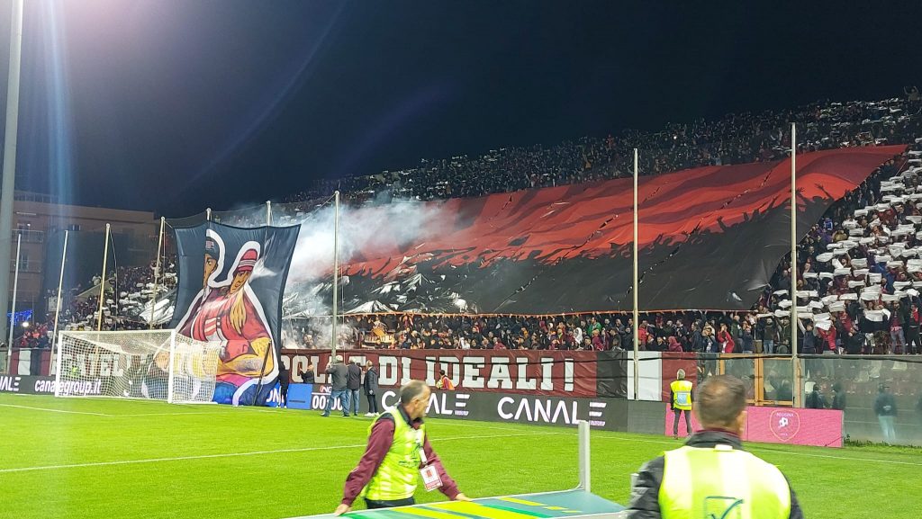 Coreografia Reggina-Bari Curva Sud tifosi Granillo