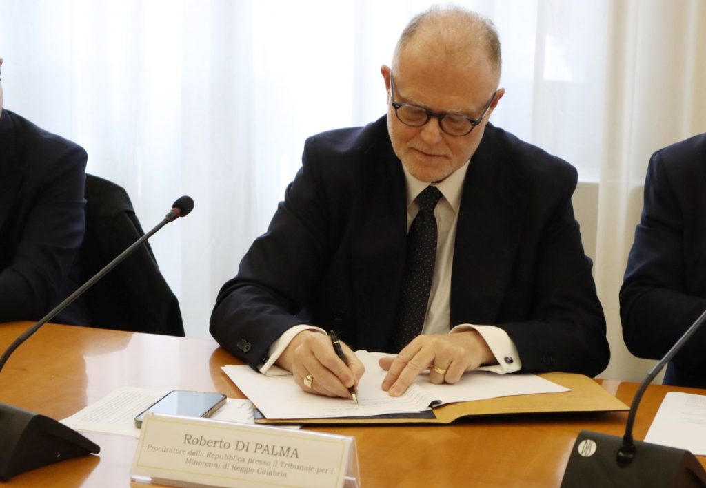 Firma protocollo d'intesa Reggina Calcio e Tribunale per i Minorenni di Reggio Calabria Procuratore Di Palma