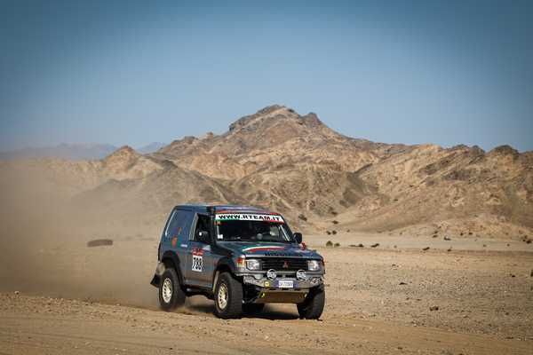 La Mitsubishi Pajero V 20 di Antonio Ricciari alla Dakar 2023