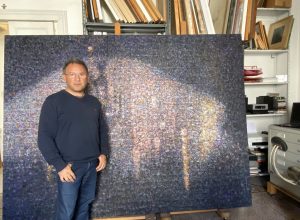 Piero Zuccaro nel suo studio_1 (alle spalle opera L'idea del visibile, ost 2019)