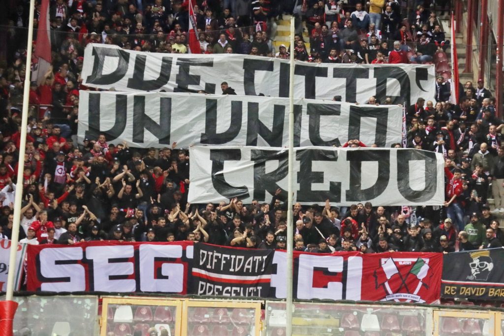Reggina-Bari striscione tifosi ospiti Granillo
