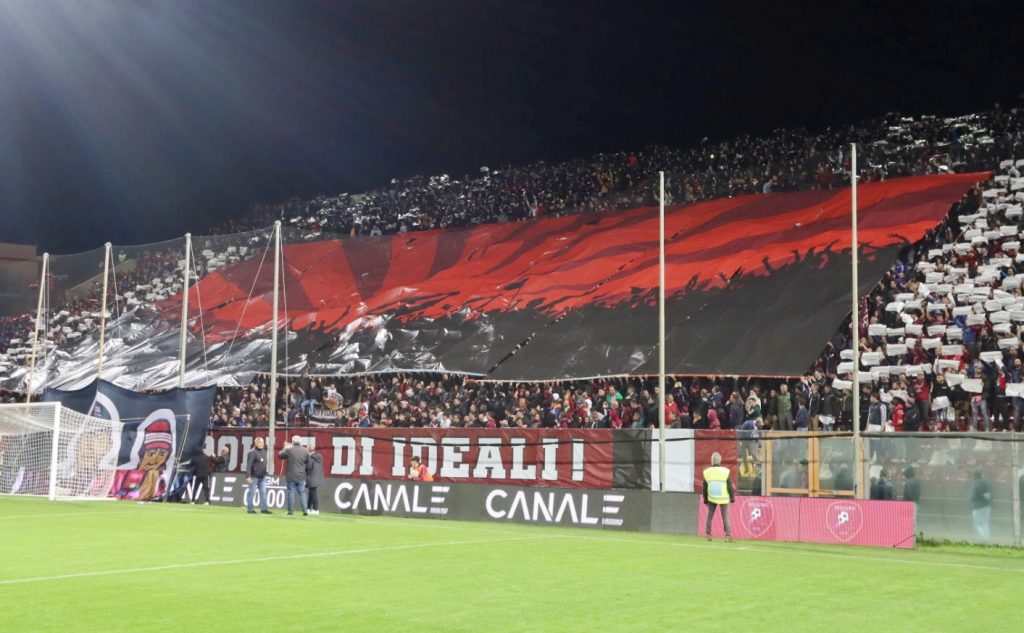 Coreografia Reggina-Bari Curva Sud tifosi Granillo