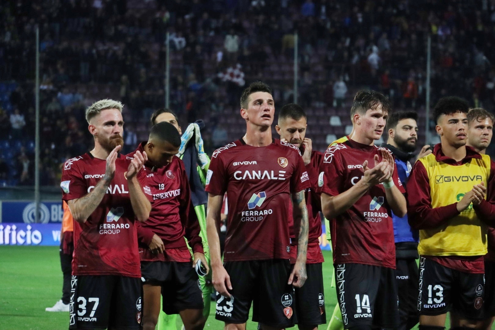 Reggina-Frosinone saluto finale Majer, Camporese e Fabbian