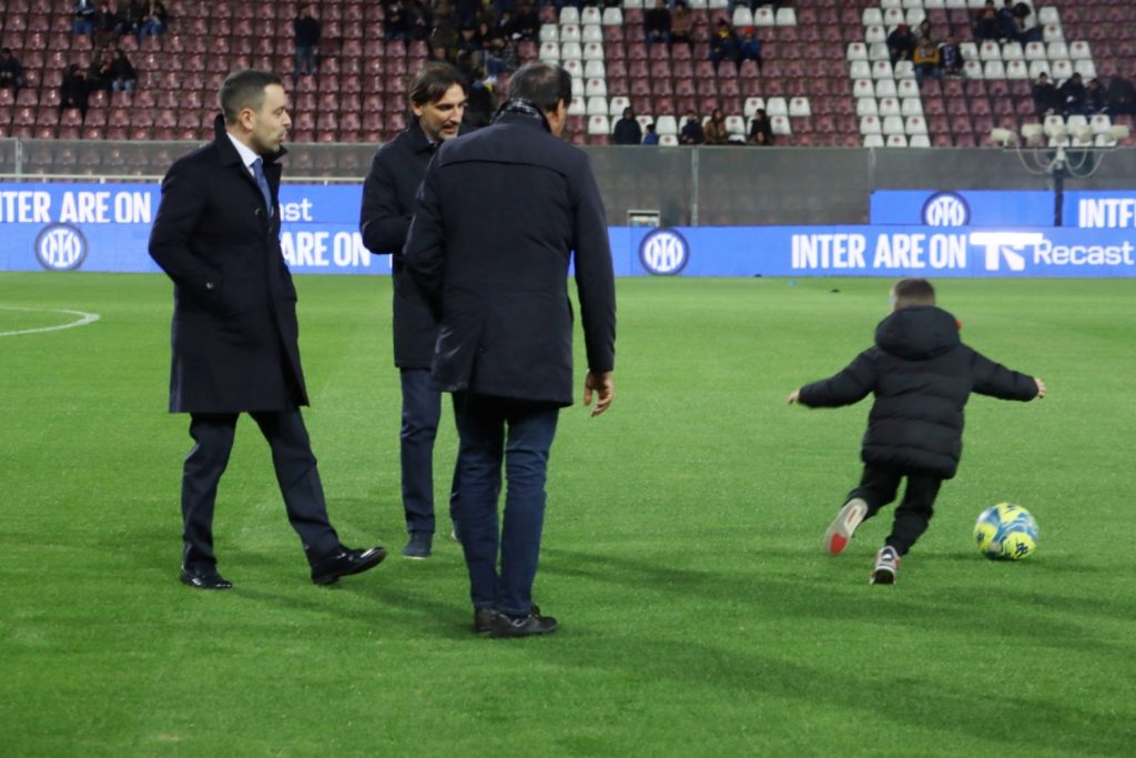 Reggina-Inter prepartita Saladini palleggia