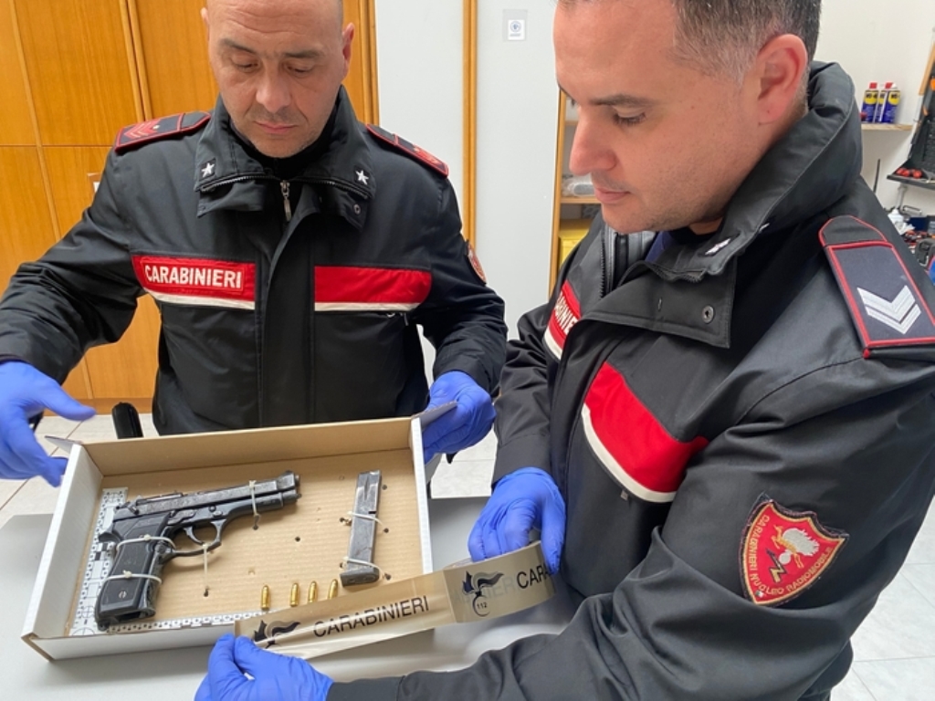 carabinieri pistola